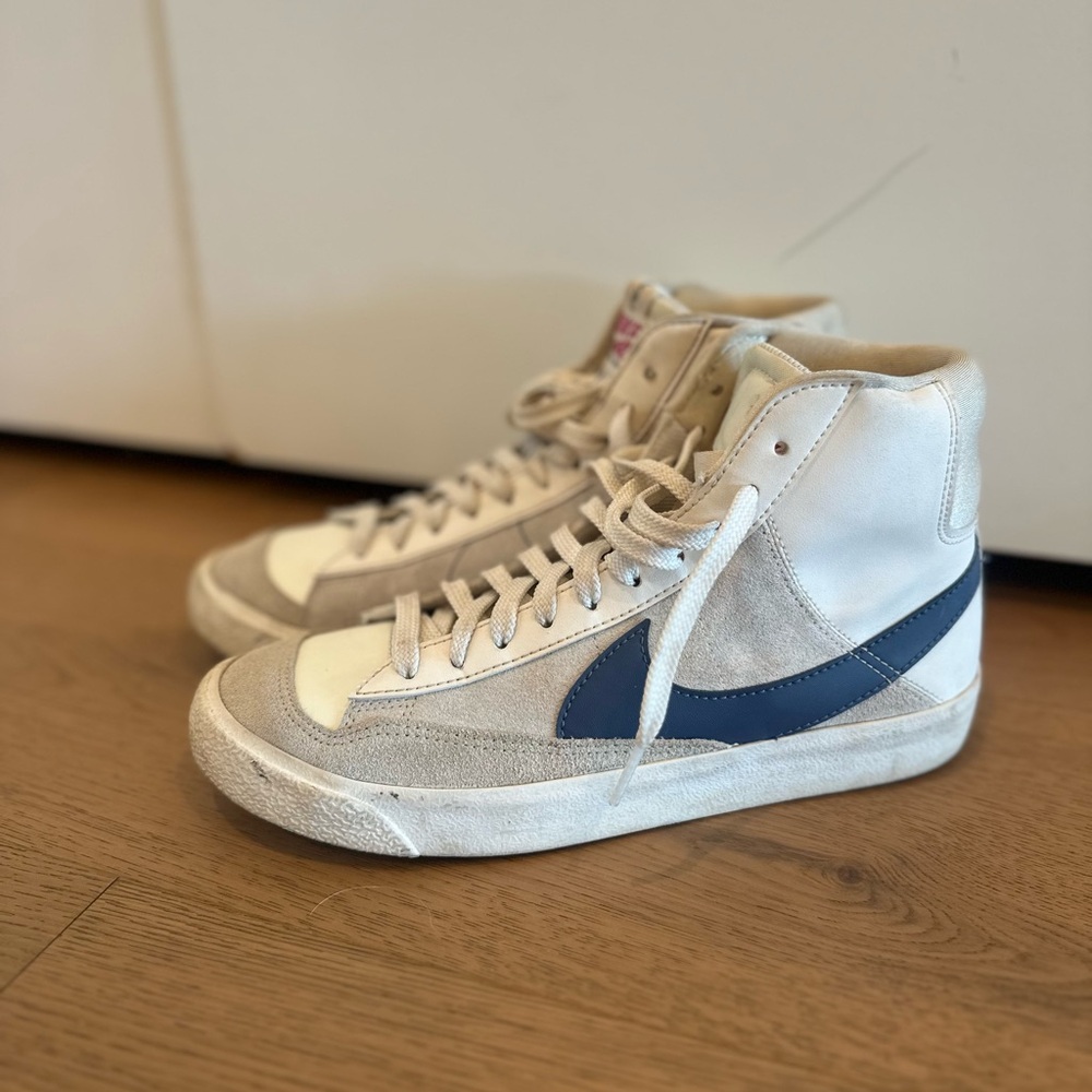 Youth High-Top Nike Blazers Sneakers - White and Blue Y7